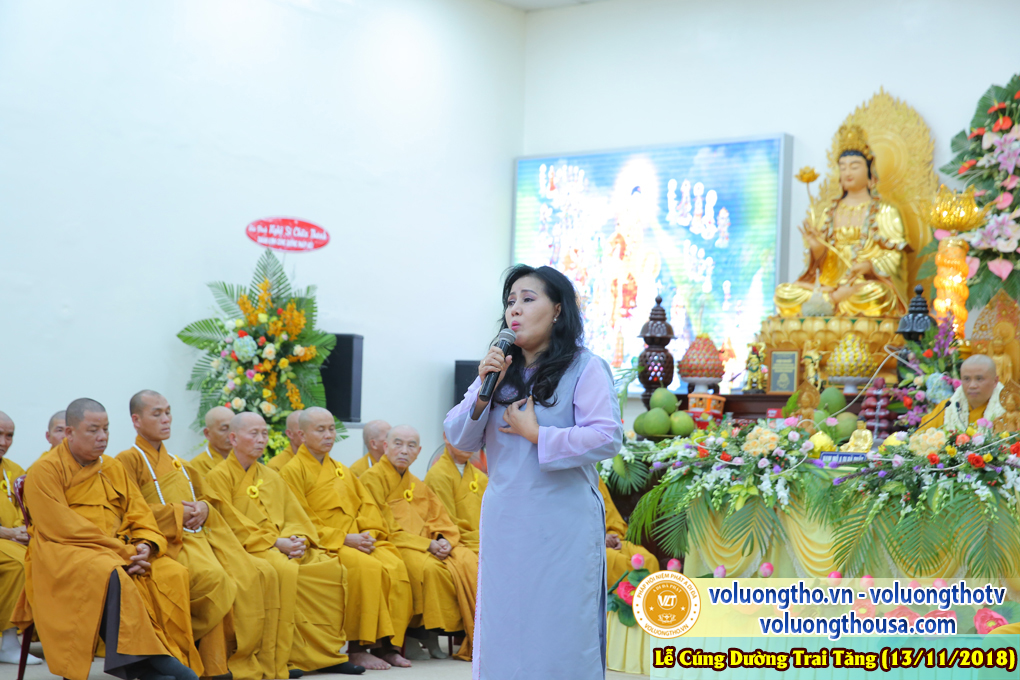 hinh-anh-le-cung-duong-trai-tang-tai-chua-quan-the-am-ngay-13-11-2018-chua-quan-the-am-duc-trong-lam-dong-18.jpg