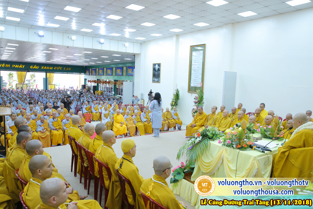 hinh-anh-le-cung-duong-trai-tang-tai-chua-quan-the-am-ngay-13-11-2018-chua-quan-the-am-duc-trong-lam-dong-19.jpg