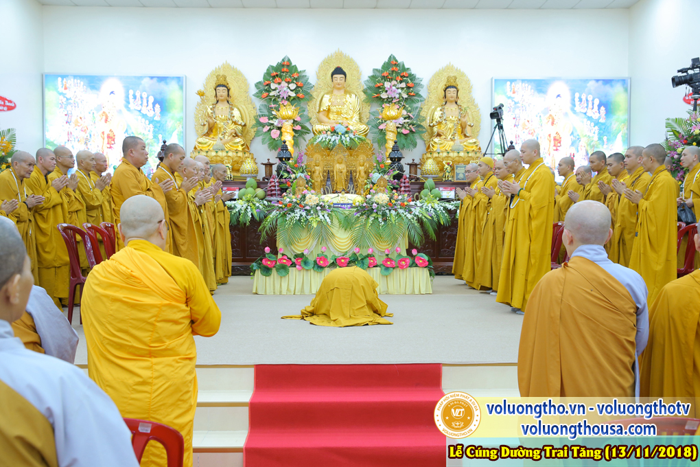 hinh-anh-le-cung-duong-trai-tang-tai-chua-quan-the-am-ngay-13-11-2018-chua-quan-the-am-duc-trong-lam-dong-23.jpg
