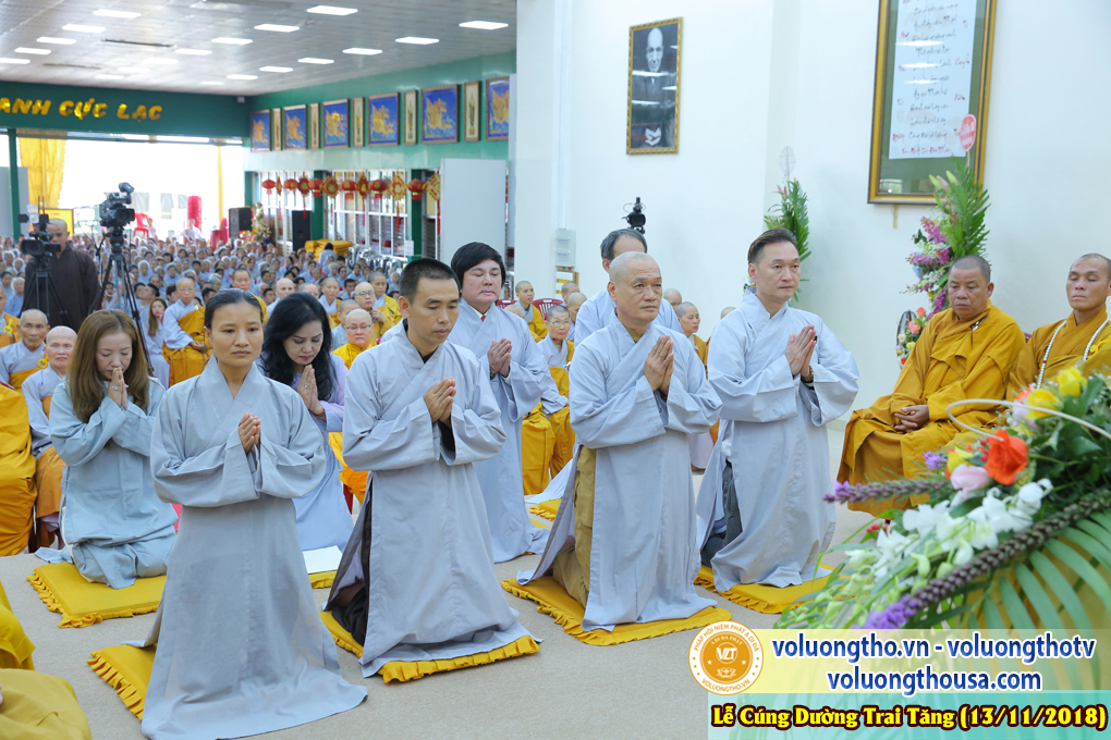hinh-anh-le-cung-duong-trai-tang-tai-chua-quan-the-am-ngay-13-11-2018-chua-quan-the-am-duc-trong-lam-dong-3.jpg