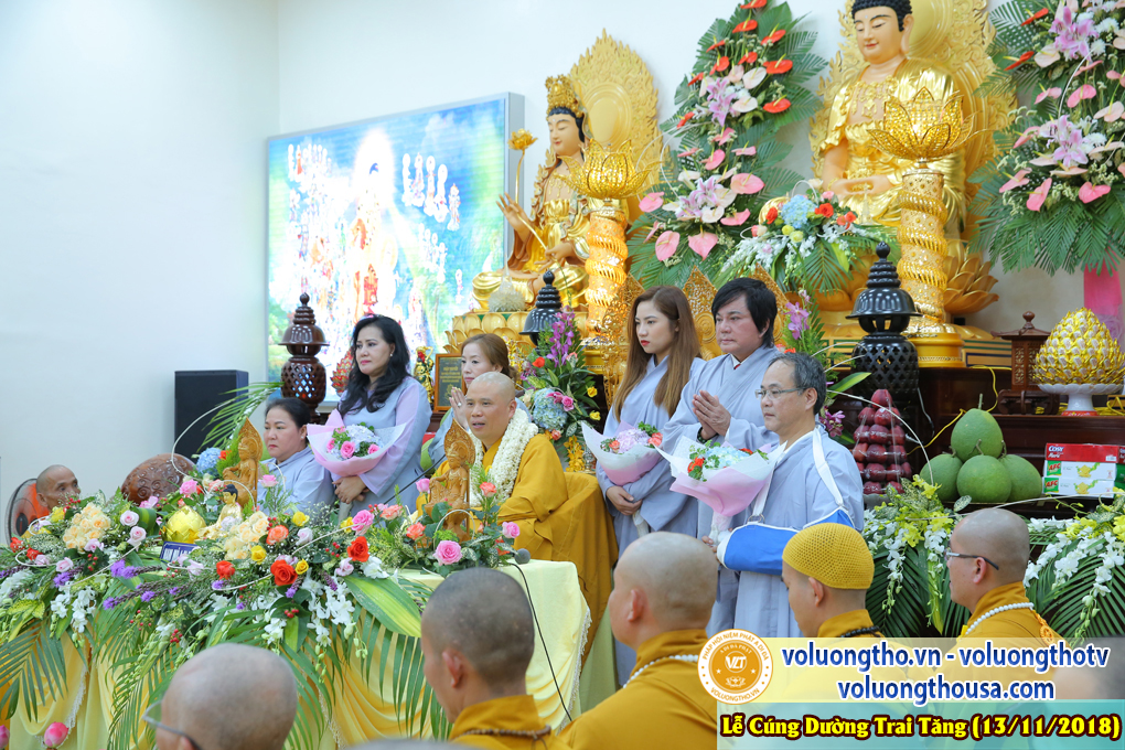 hinh-anh-le-cung-duong-trai-tang-tai-chua-quan-the-am-ngay-13-11-2018-chua-quan-the-am-duc-trong-lam-dong-31.jpg