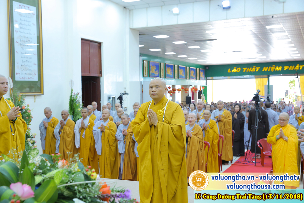 hinh-anh-le-cung-duong-trai-tang-tai-chua-quan-the-am-ngay-13-11-2018-chua-quan-the-am-duc-trong-lam-dong-34.jpg