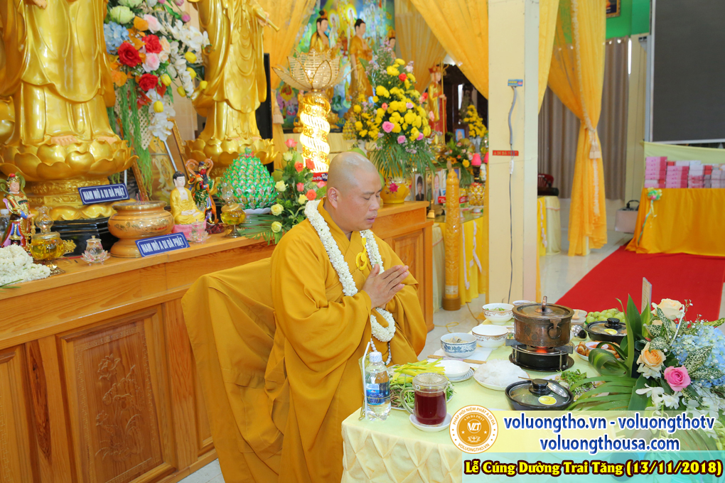 hinh-anh-le-cung-duong-trai-tang-tai-chua-quan-the-am-ngay-13-11-2018-chua-quan-the-am-duc-trong-lam-dong-38.jpg