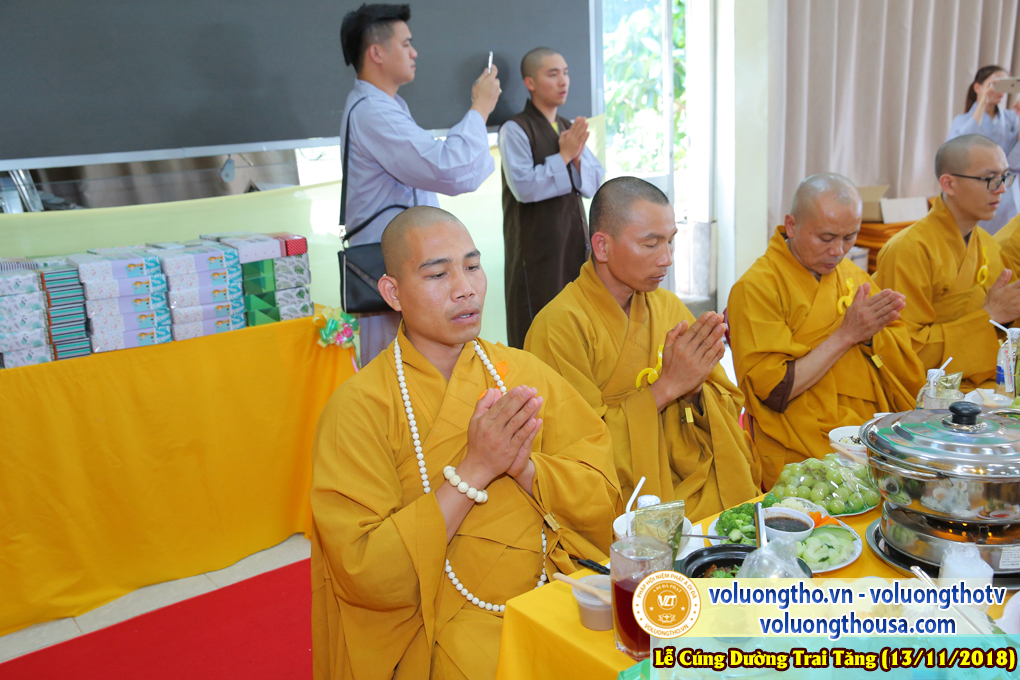 hinh-anh-le-cung-duong-trai-tang-tai-chua-quan-the-am-ngay-13-11-2018-chua-quan-the-am-duc-trong-lam-dong-39.jpg