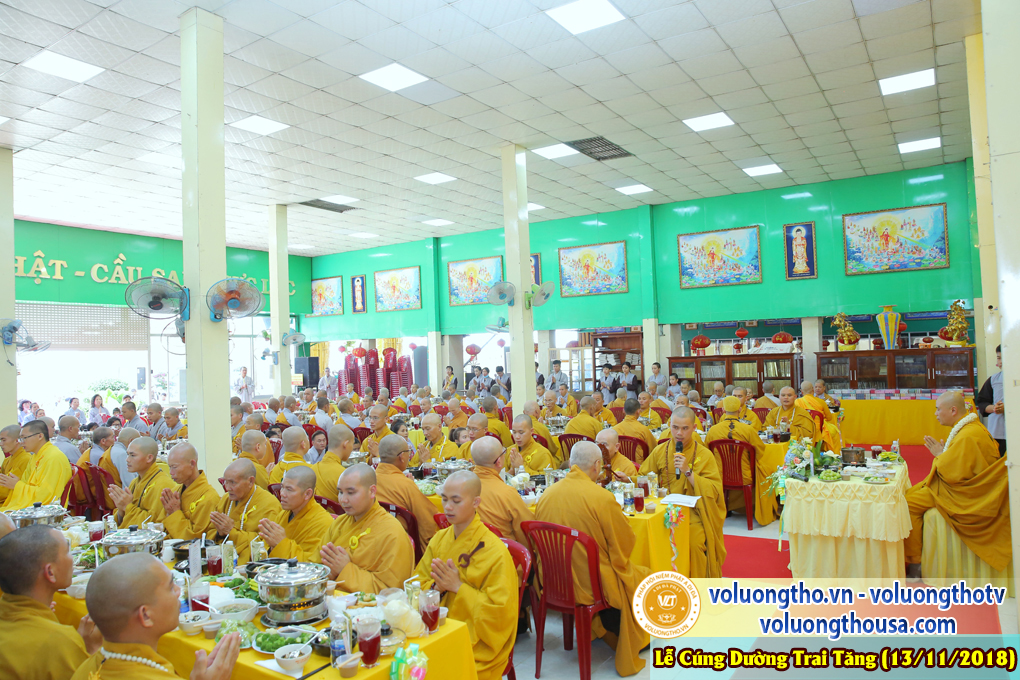 hinh-anh-le-cung-duong-trai-tang-tai-chua-quan-the-am-ngay-13-11-2018-chua-quan-the-am-duc-trong-lam-dong-43.jpg