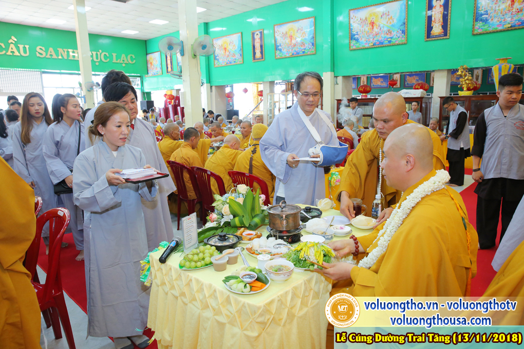 hinh-anh-le-cung-duong-trai-tang-tai-chua-quan-the-am-ngay-13-11-2018-chua-quan-the-am-duc-trong-lam-dong-44.jpg