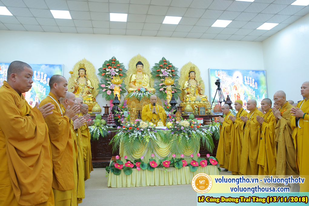 hinh-anh-le-cung-duong-trai-tang-tai-chua-quan-the-am-ngay-13-11-2018-chua-quan-the-am-duc-trong-lam-dong-45.jpg
