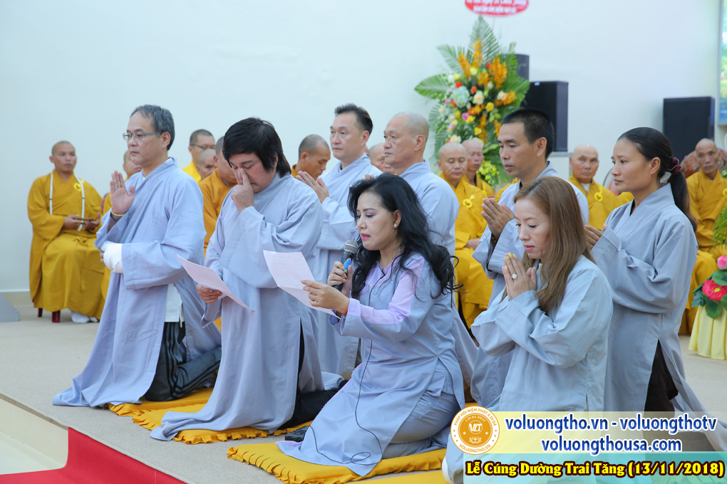 hinh-anh-le-cung-duong-trai-tang-tai-chua-quan-the-am-ngay-13-11-2018-chua-quan-the-am-duc-trong-lam-dong-5.jpg