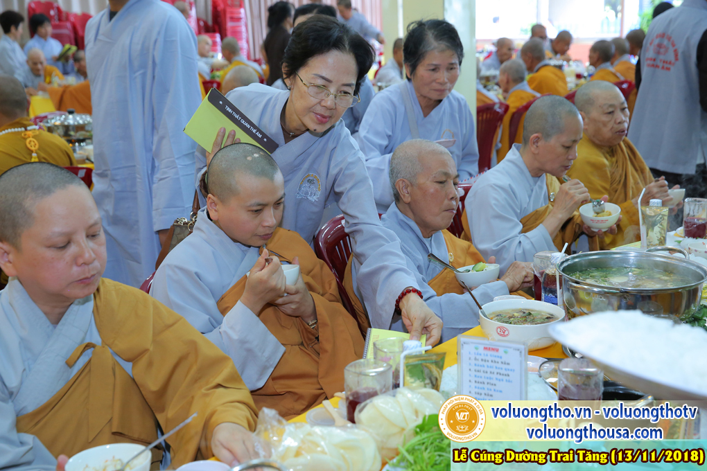 hinh-anh-le-cung-duong-trai-tang-tai-chua-quan-the-am-ngay-13-11-2018-chua-quan-the-am-duc-trong-lam-dong-51.jpg