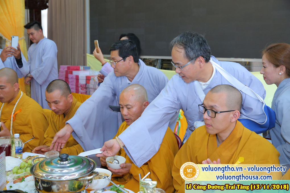 hinh-anh-le-cung-duong-trai-tang-tai-chua-quan-the-am-ngay-13-11-2018-chua-quan-the-am-duc-trong-lam-dong-52.jpg