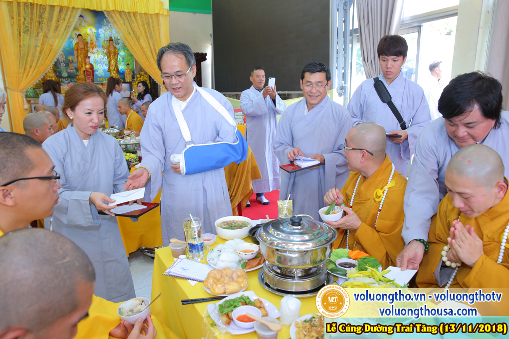 hinh-anh-le-cung-duong-trai-tang-tai-chua-quan-the-am-ngay-13-11-2018-chua-quan-the-am-duc-trong-lam-dong-53.jpg