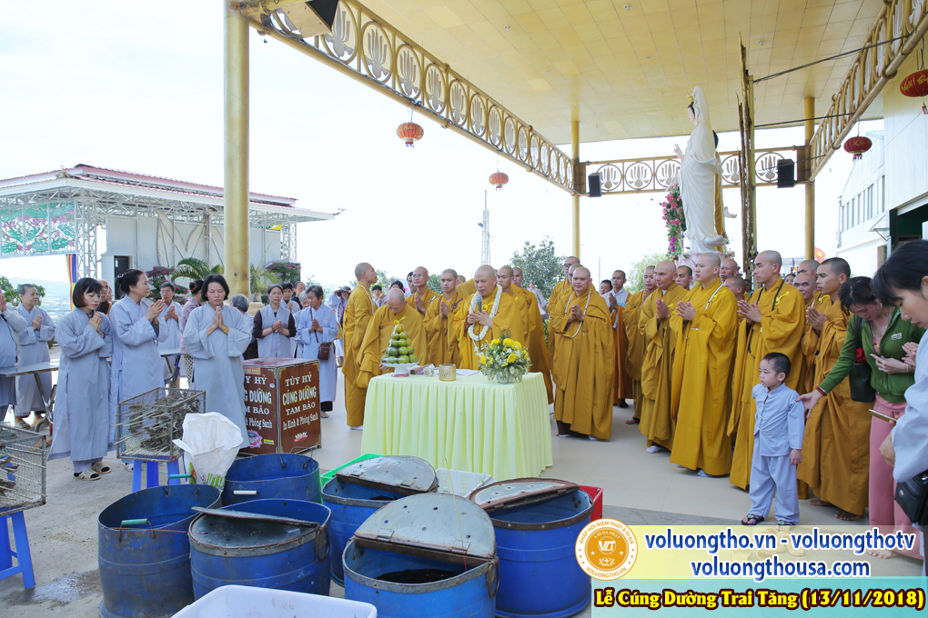 hinh-anh-le-cung-duong-trai-tang-tai-chua-quan-the-am-ngay-13-11-2018-chua-quan-the-am-duc-trong-lam-dong-55.jpg