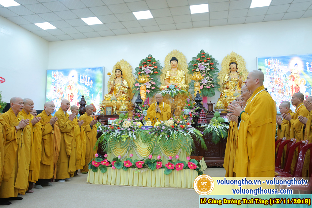 hinh-anh-le-cung-duong-trai-tang-tai-chua-quan-the-am-ngay-13-11-2018-chua-quan-the-am-duc-trong-lam-dong-57.jpg