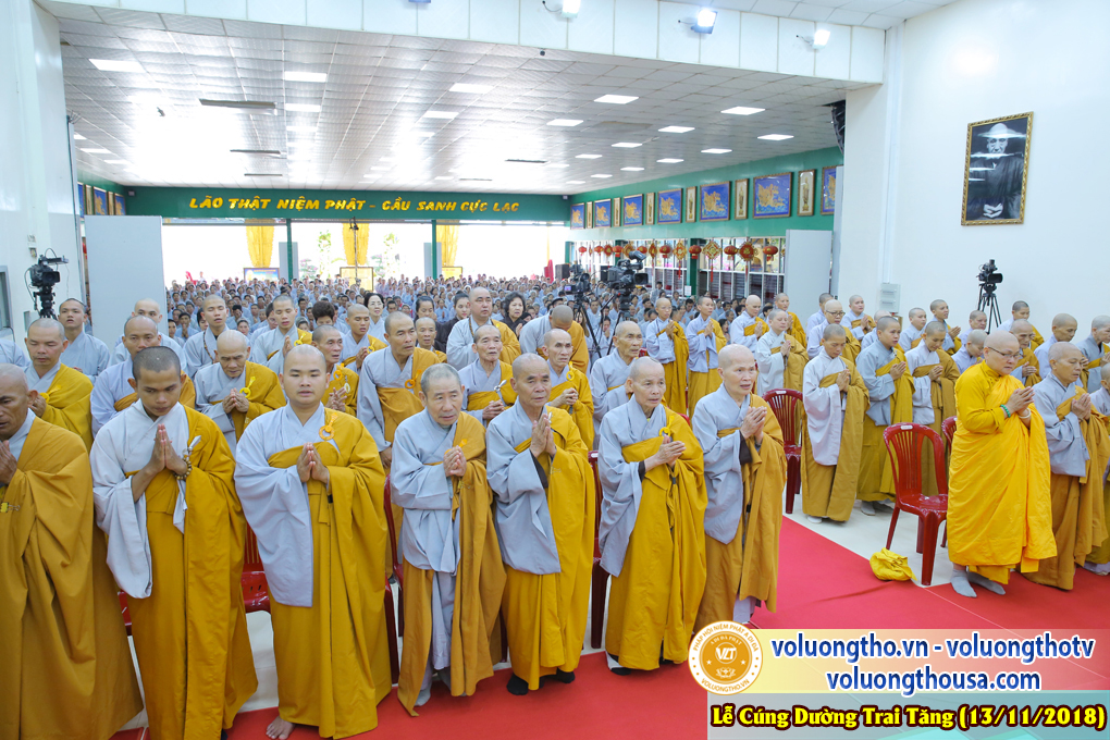 hinh-anh-le-cung-duong-trai-tang-tai-chua-quan-the-am-ngay-13-11-2018-chua-quan-the-am-duc-trong-lam-dong-59.jpg