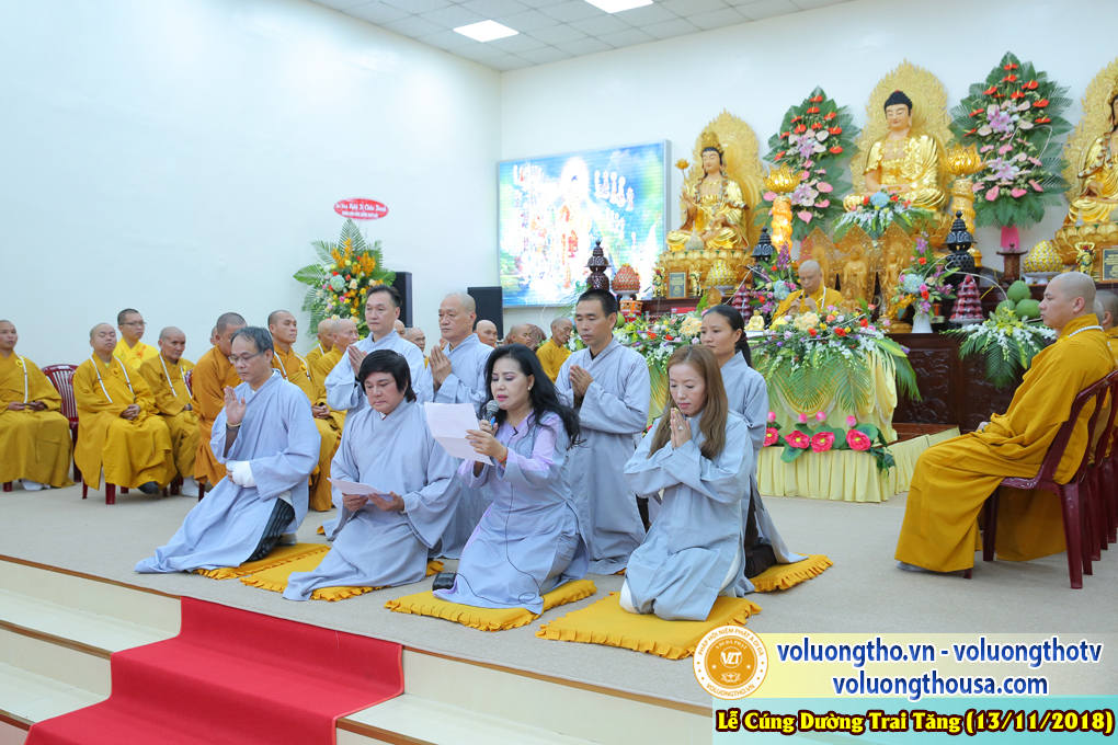 hinh-anh-le-cung-duong-trai-tang-tai-chua-quan-the-am-ngay-13-11-2018-chua-quan-the-am-duc-trong-lam-dong-6.jpg