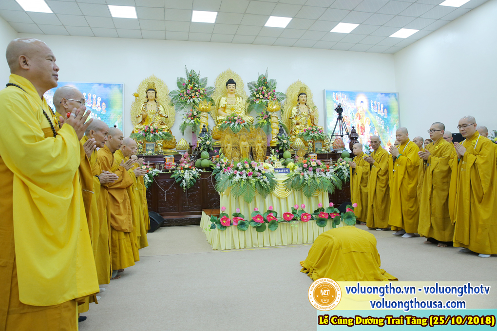 hinh-anh-le-cung-duong-trai-tang-tai-chua-quan-the-am-ngay-25-10-2018-chua-quan-the-am-duc-trong-lam-dong-1.jpg