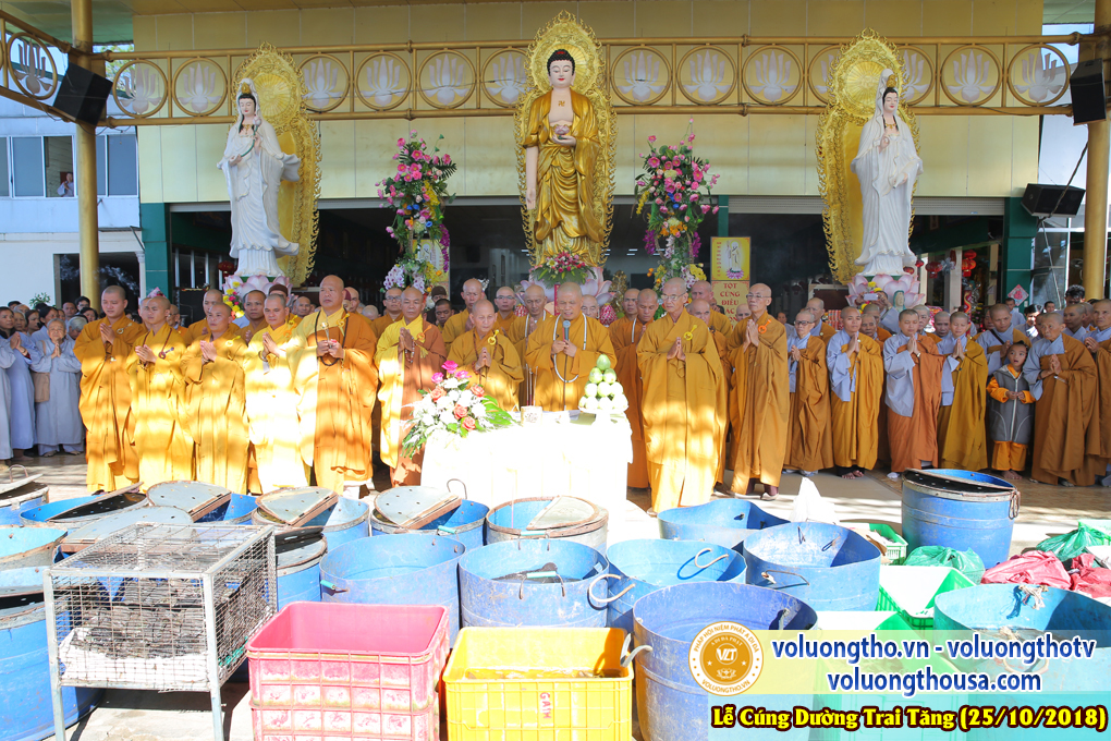 hinh-anh-le-cung-duong-trai-tang-tai-chua-quan-the-am-ngay-25-10-2018-chua-quan-the-am-duc-trong-lam-dong-15.jpg