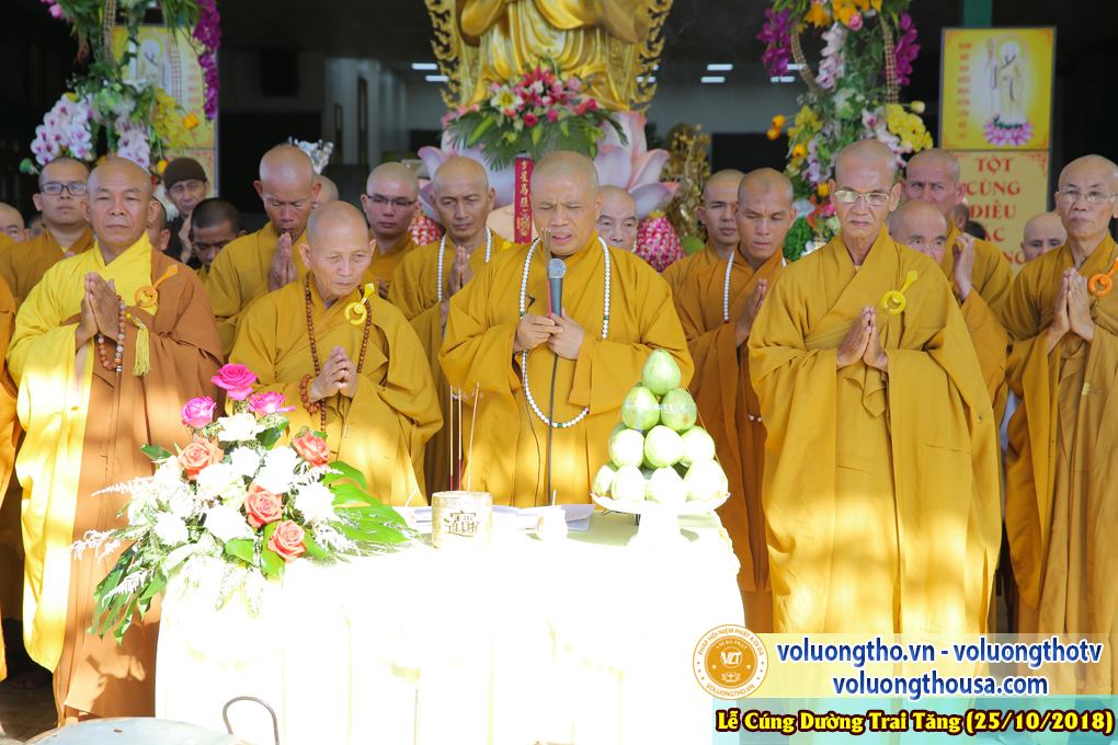 hinh-anh-le-cung-duong-trai-tang-tai-chua-quan-the-am-ngay-25-10-2018-chua-quan-the-am-duc-trong-lam-dong-17.jpg