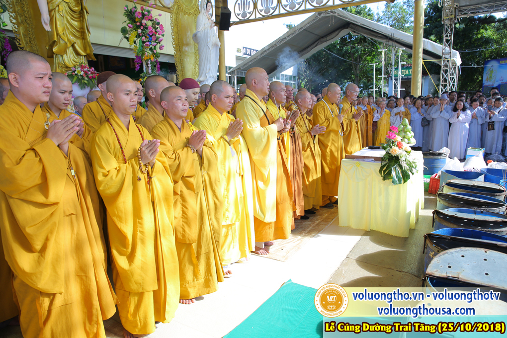hinh-anh-le-cung-duong-trai-tang-tai-chua-quan-the-am-ngay-25-10-2018-chua-quan-the-am-duc-trong-lam-dong-18.jpg