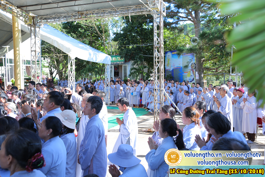 hinh-anh-le-cung-duong-trai-tang-tai-chua-quan-the-am-ngay-25-10-2018-chua-quan-the-am-duc-trong-lam-dong-21.jpg