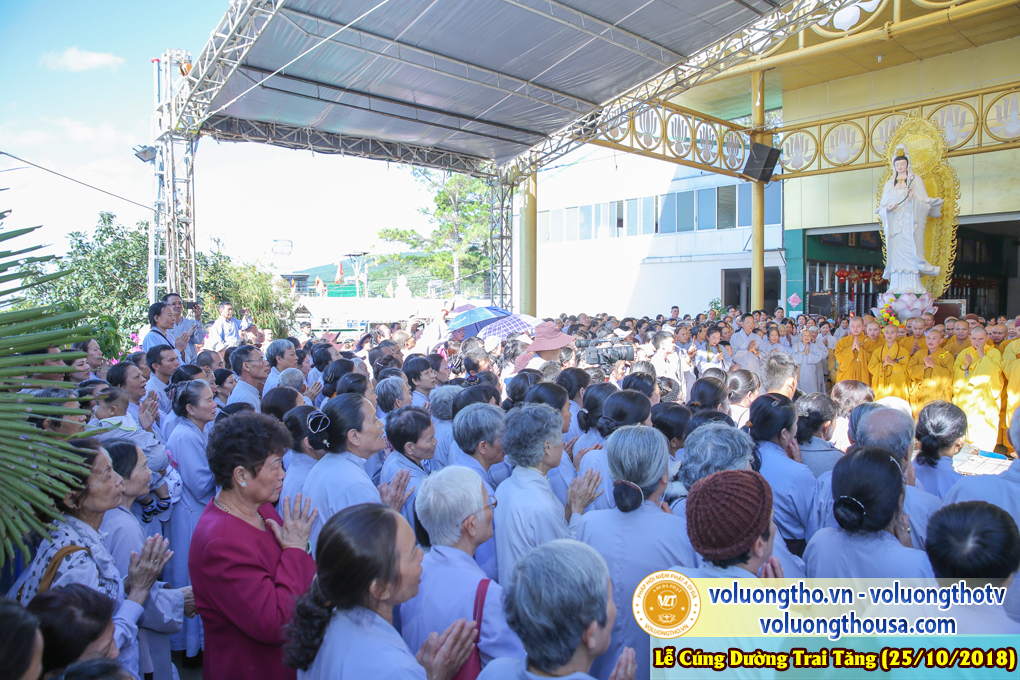 hinh-anh-le-cung-duong-trai-tang-tai-chua-quan-the-am-ngay-25-10-2018-chua-quan-the-am-duc-trong-lam-dong-22.jpg