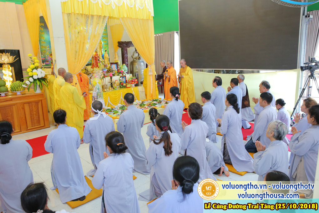 hinh-anh-le-cung-duong-trai-tang-tai-chua-quan-the-am-ngay-25-10-2018-chua-quan-the-am-duc-trong-lam-dong-33.jpg