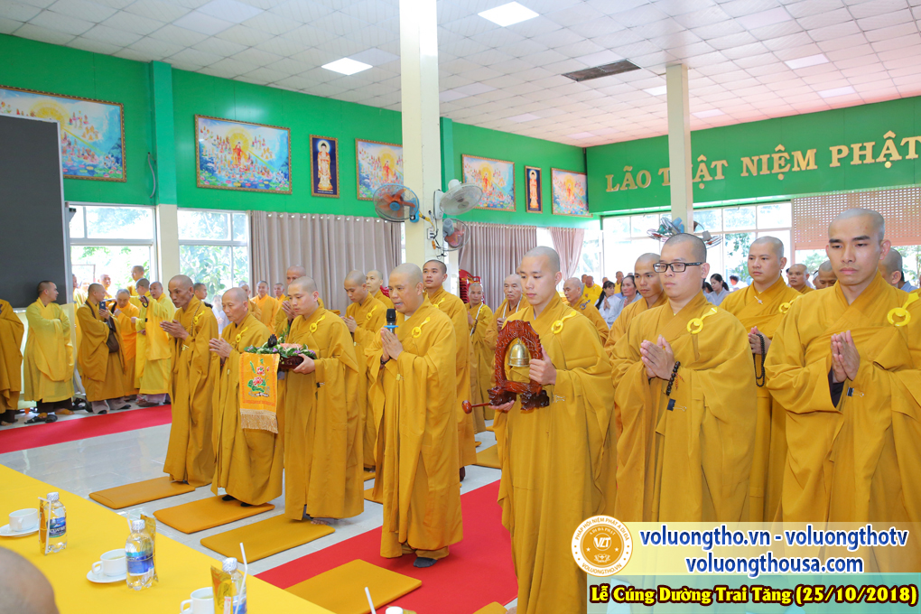 hinh-anh-le-cung-duong-trai-tang-tai-chua-quan-the-am-ngay-25-10-2018-chua-quan-the-am-duc-trong-lam-dong-36.jpg