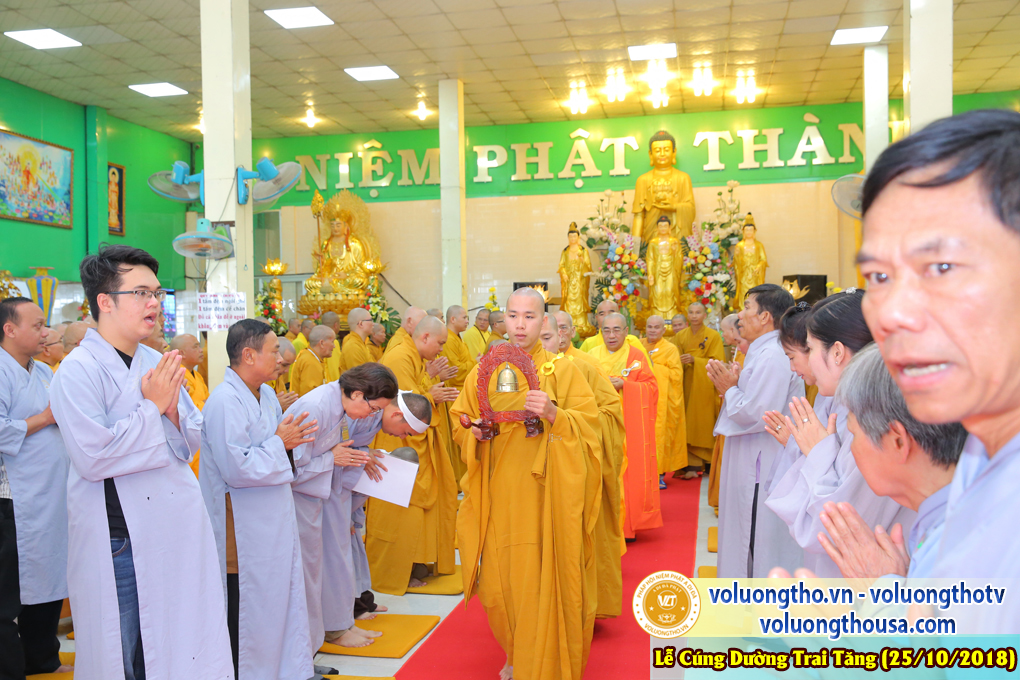 hinh-anh-le-cung-duong-trai-tang-tai-chua-quan-the-am-ngay-25-10-2018-chua-quan-the-am-duc-trong-lam-dong-40.jpg