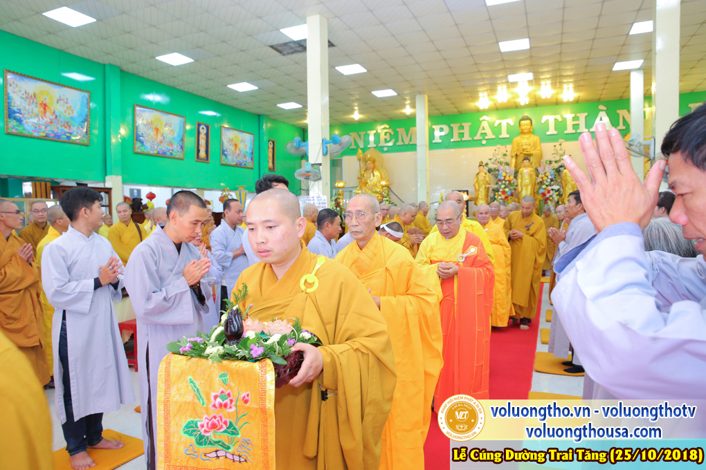 hinh-anh-le-cung-duong-trai-tang-tai-chua-quan-the-am-ngay-25-10-2018-chua-quan-the-am-duc-trong-lam-dong-41.jpg