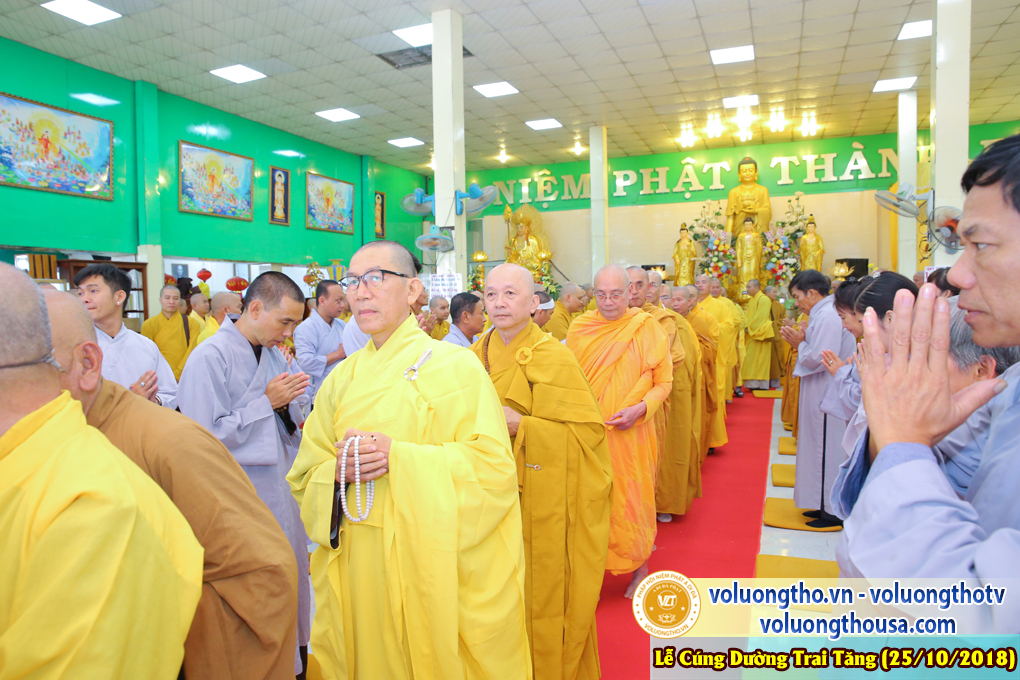 hinh-anh-le-cung-duong-trai-tang-tai-chua-quan-the-am-ngay-25-10-2018-chua-quan-the-am-duc-trong-lam-dong-49.jpg