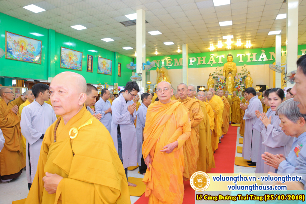 hinh-anh-le-cung-duong-trai-tang-tai-chua-quan-the-am-ngay-25-10-2018-chua-quan-the-am-duc-trong-lam-dong-50.jpg