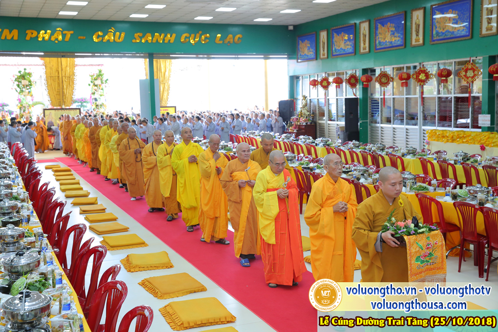 hinh-anh-le-cung-duong-trai-tang-tai-chua-quan-the-am-ngay-25-10-2018-chua-quan-the-am-duc-trong-lam-dong-52.jpg