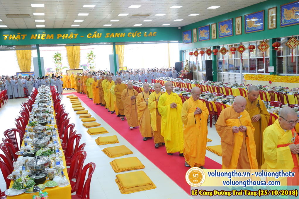 hinh-anh-le-cung-duong-trai-tang-tai-chua-quan-the-am-ngay-25-10-2018-chua-quan-the-am-duc-trong-lam-dong-53.jpg