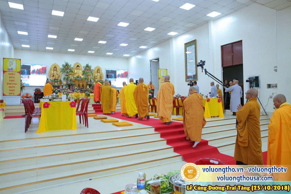 hinh-anh-le-cung-duong-trai-tang-tai-chua-quan-the-am-ngay-25-10-2018-chua-quan-the-am-duc-trong-lam-dong-55.jpg