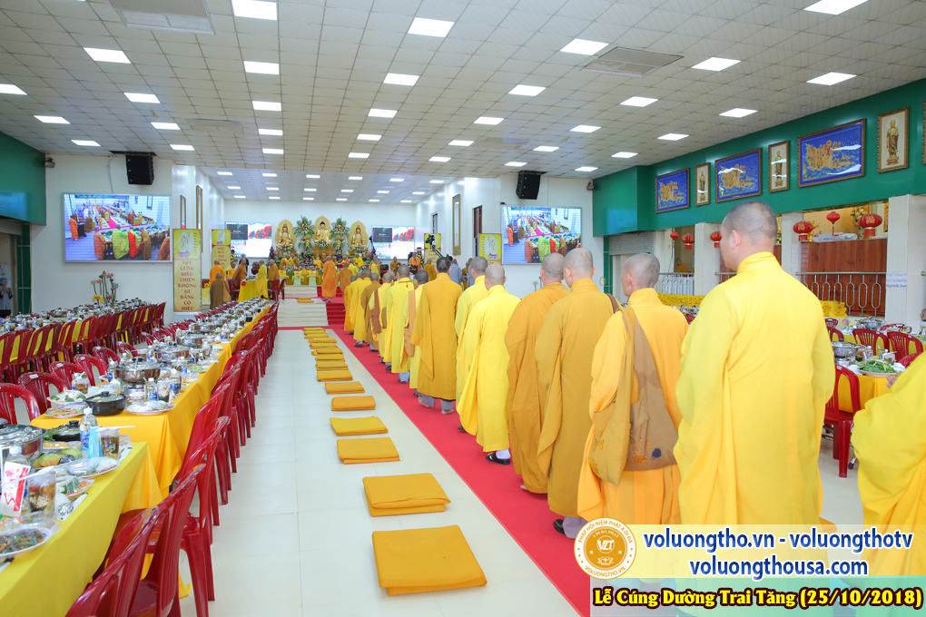 hinh-anh-le-cung-duong-trai-tang-tai-chua-quan-the-am-ngay-25-10-2018-chua-quan-the-am-duc-trong-lam-dong-57.jpg