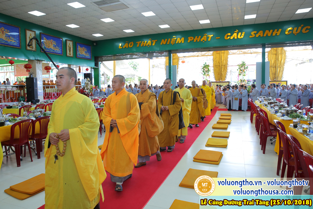 hinh-anh-le-cung-duong-trai-tang-tai-chua-quan-the-am-ngay-25-10-2018-chua-quan-the-am-duc-trong-lam-dong-58.jpg