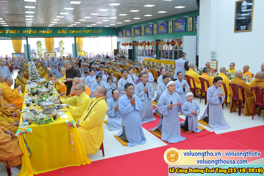 hinh-anh-le-cung-duong-trai-tang-tai-chua-quan-the-am-ngay-25-10-2018-chua-quan-the-am-duc-trong-lam-dong-59.jpg