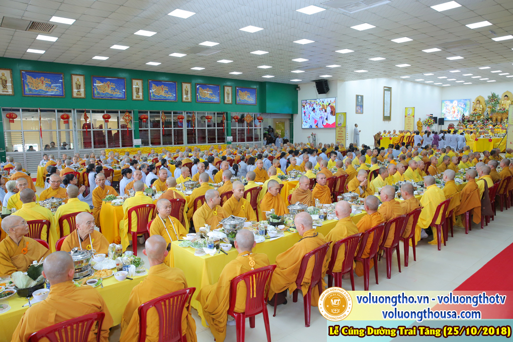 hinh-anh-le-cung-duong-trai-tang-tai-chua-quan-the-am-ngay-25-10-2018-chua-quan-the-am-duc-trong-lam-dong-66.jpg