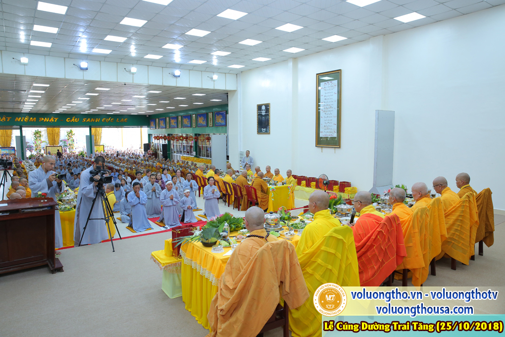 hinh-anh-le-cung-duong-trai-tang-tai-chua-quan-the-am-ngay-25-10-2018-chua-quan-the-am-duc-trong-lam-dong-68.jpg