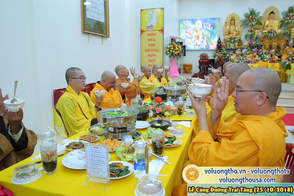hinh-anh-le-cung-duong-trai-tang-tai-chua-quan-the-am-ngay-25-10-2018-chua-quan-the-am-duc-trong-lam-dong-72.jpg