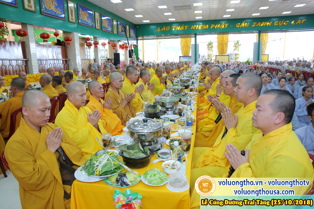 hinh-anh-le-cung-duong-trai-tang-tai-chua-quan-the-am-ngay-25-10-2018-chua-quan-the-am-duc-trong-lam-dong-76.jpg