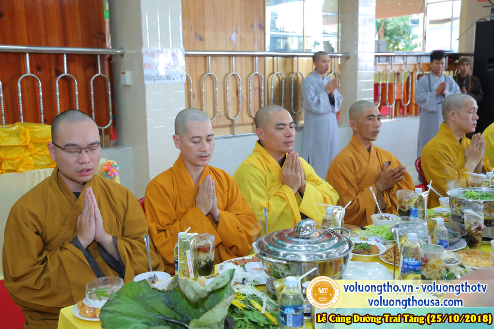 hinh-anh-le-cung-duong-trai-tang-tai-chua-quan-the-am-ngay-25-10-2018-chua-quan-the-am-duc-trong-lam-dong-77.jpg