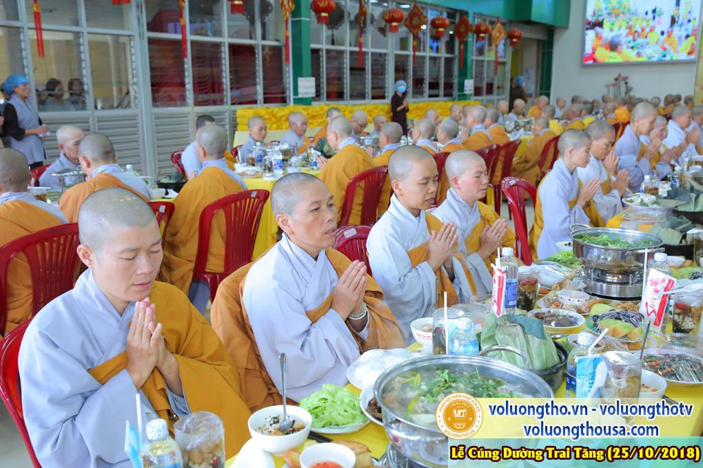hinh-anh-le-cung-duong-trai-tang-tai-chua-quan-the-am-ngay-25-10-2018-chua-quan-the-am-duc-trong-lam-dong-81.jpg