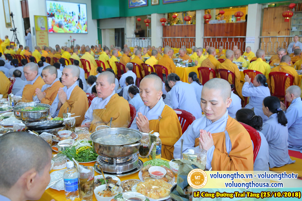 hinh-anh-le-cung-duong-trai-tang-tai-chua-quan-the-am-ngay-25-10-2018-chua-quan-the-am-duc-trong-lam-dong-82.jpg