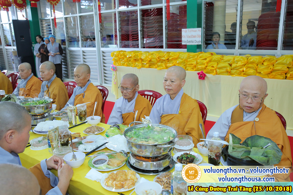 hinh-anh-le-cung-duong-trai-tang-tai-chua-quan-the-am-ngay-25-10-2018-chua-quan-the-am-duc-trong-lam-dong-83.jpg