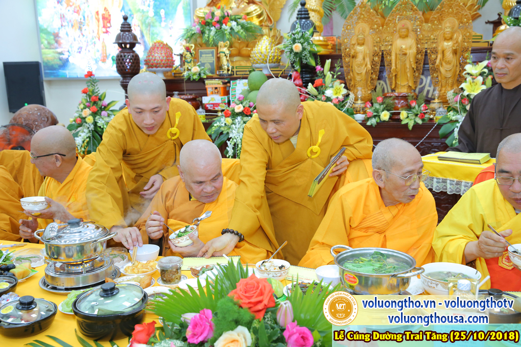 hinh-anh-le-cung-duong-trai-tang-tai-chua-quan-the-am-ngay-25-10-2018-chua-quan-the-am-duc-trong-lam-dong-87.jpg