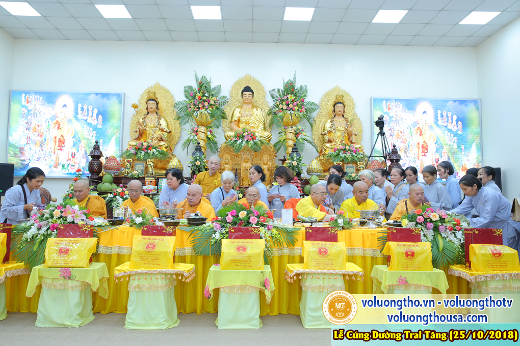 hinh-anh-le-cung-duong-trai-tang-tai-chua-quan-the-am-ngay-25-10-2018-chua-quan-the-am-duc-trong-lam-dong-91.jpg