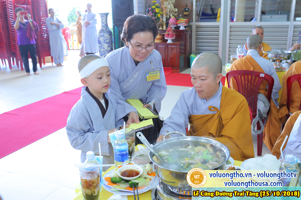 hinh-anh-le-cung-duong-trai-tang-tai-chua-quan-the-am-ngay-25-10-2018-chua-quan-the-am-duc-trong-lam-dong-92.jpg