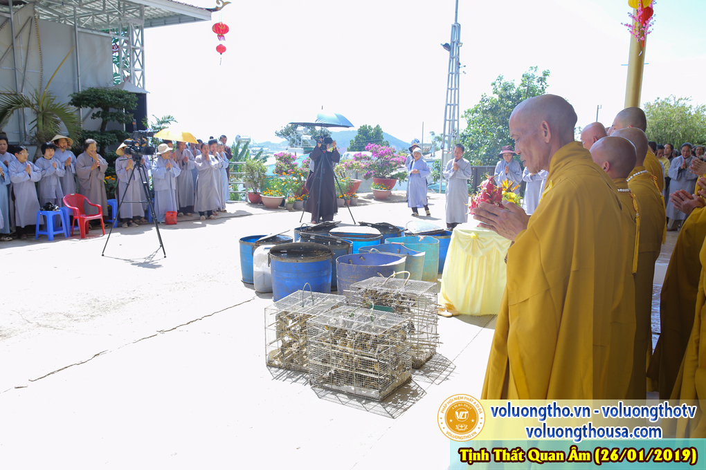 hinh-anh-le-cung-duong-trai-tang-tai-chua-quan-the-am-ngay-27-01-2019-chua-quan-the-am-duc-trong-lam-dong-19.jpg