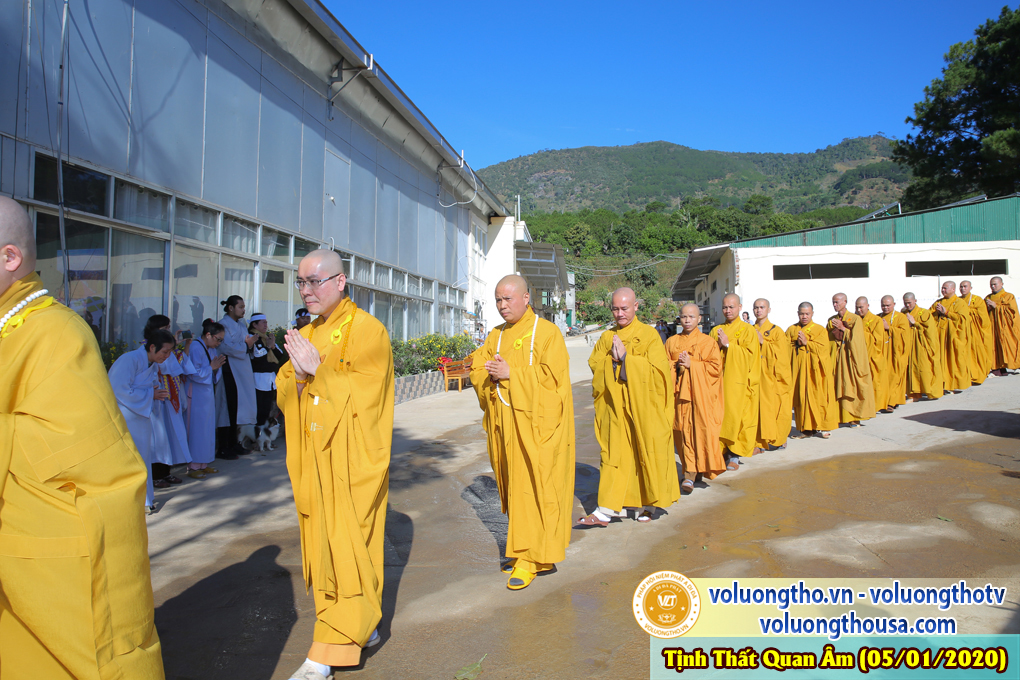 hinh-anh-le-tat-nien-tai-chua-quan-the-am-nam-2019-chua-quan-the-am-duc-trong-lam-dong-6.jpg